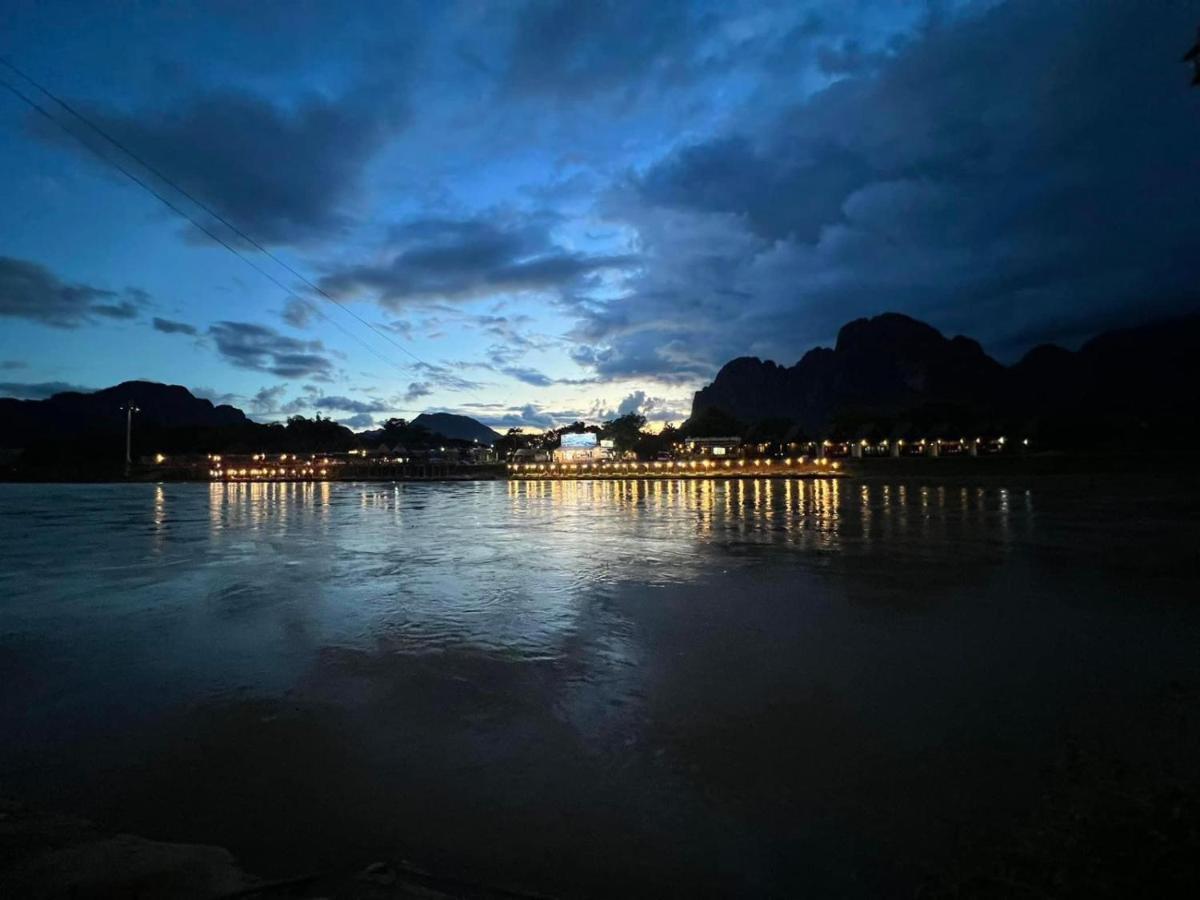M&M Hotel Vang Vieng Luaran gambar